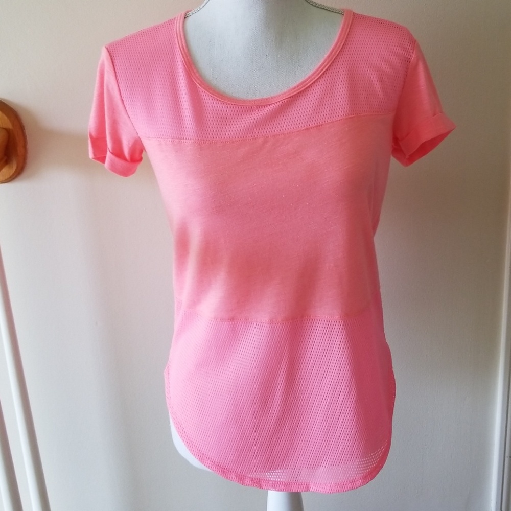 Activewear work out T-Shirt w/ Mesh panels NWT